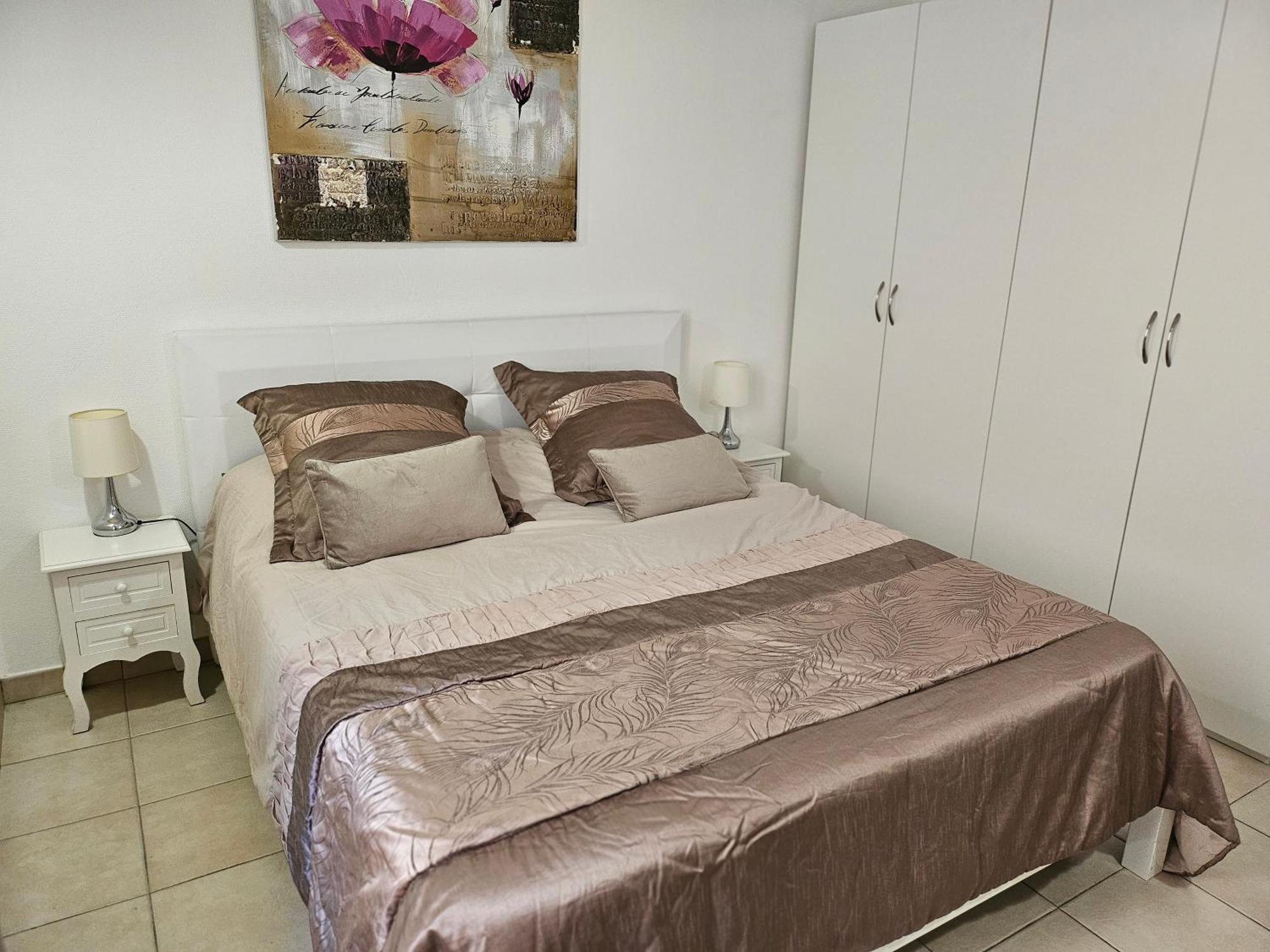 Michele Family - Centre - 2 Pieces Tranquille - A 150 M De La Menton